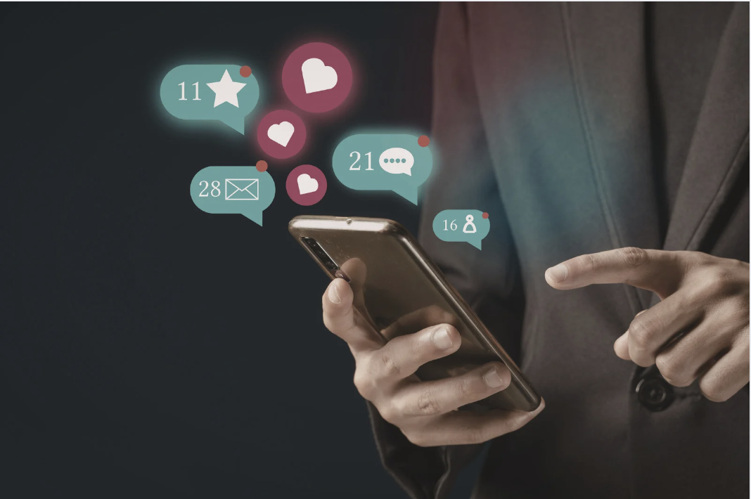 How to Stand Out in E-Consulting by Sharing Content on Social Media