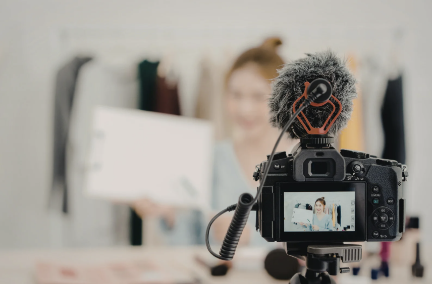 Digital Content vs Online Consulting: Which Is More Profitable?