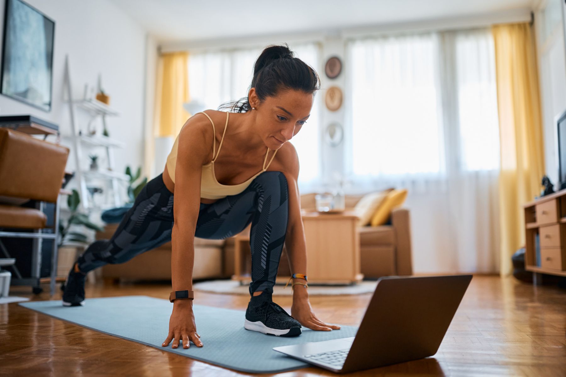 Fiziksel Stüdyodan Ekrana: Online Fitness Koçluğunda Sürdürülebilir Gelir Modeli Kurma
